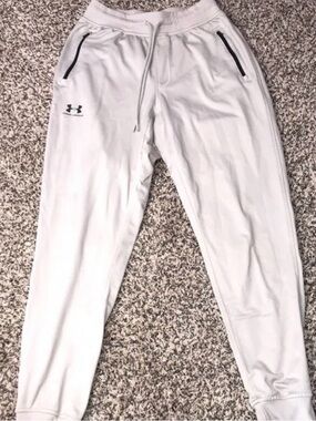 Under Armour Mens Tapered Joggers Light Tan Size Small | GUC